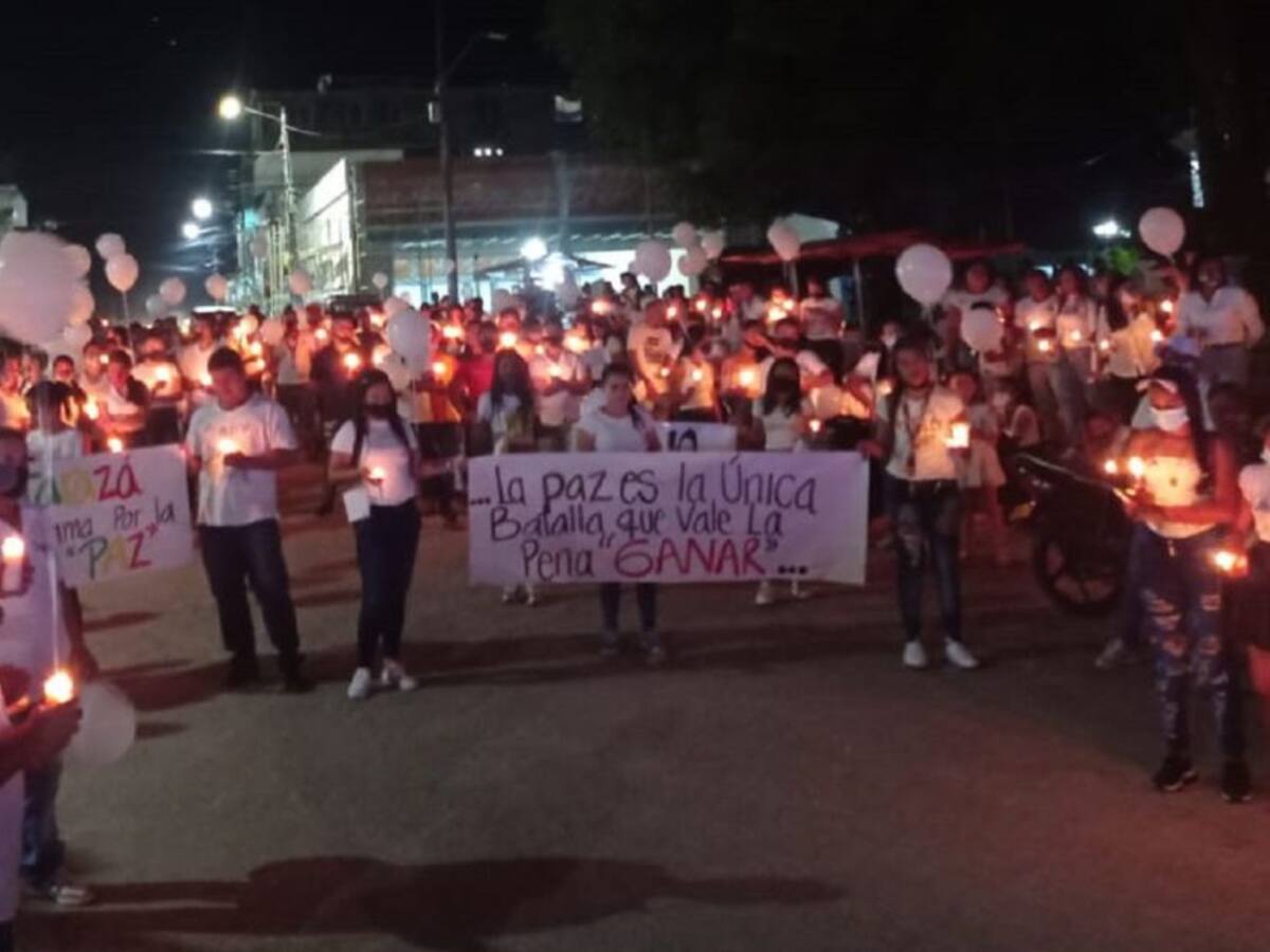 Tarazá se unió en una velatón para pedir que cese la violencia