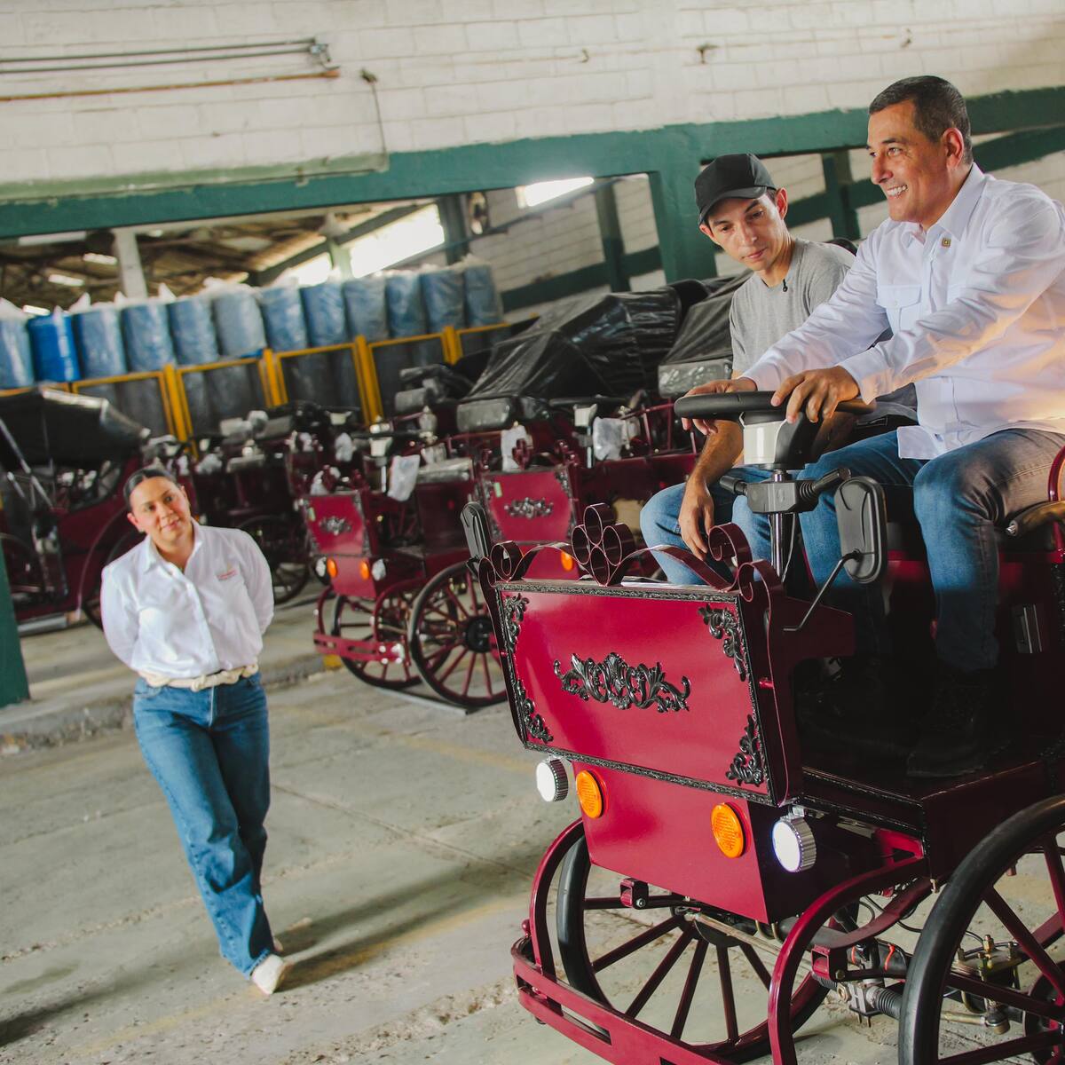 Presentan los nuevos coches eléctricos que pondrán fin a la tracción animal en Cartagena