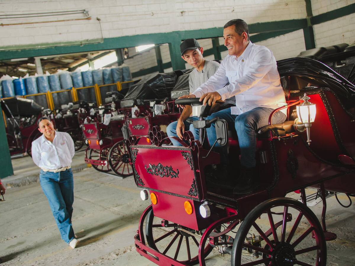 Presentan los nuevos coches eléctricos que pondrán fin a la tracción animal en Cartagena