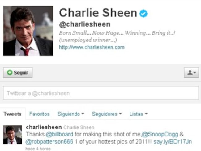 Charlie Sheen trinó, por error, su número celular privado