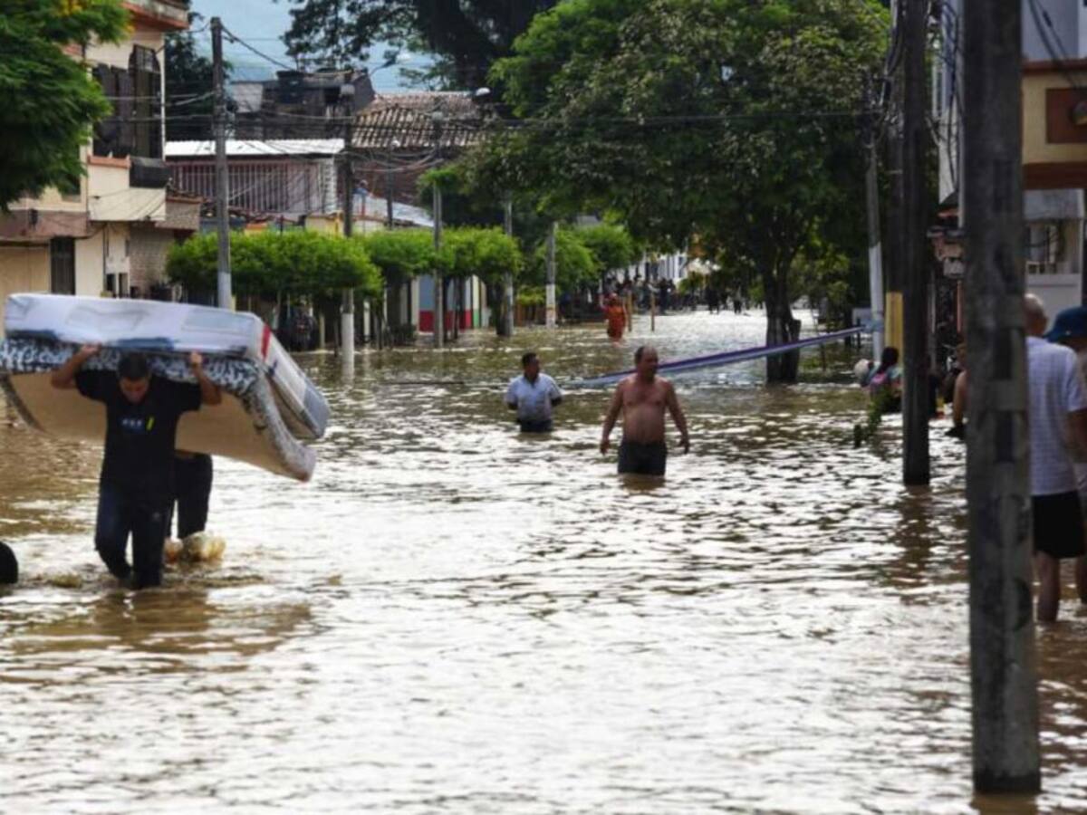 Diez mil damnificados por las inundaciones en La Virginia, Risaralda