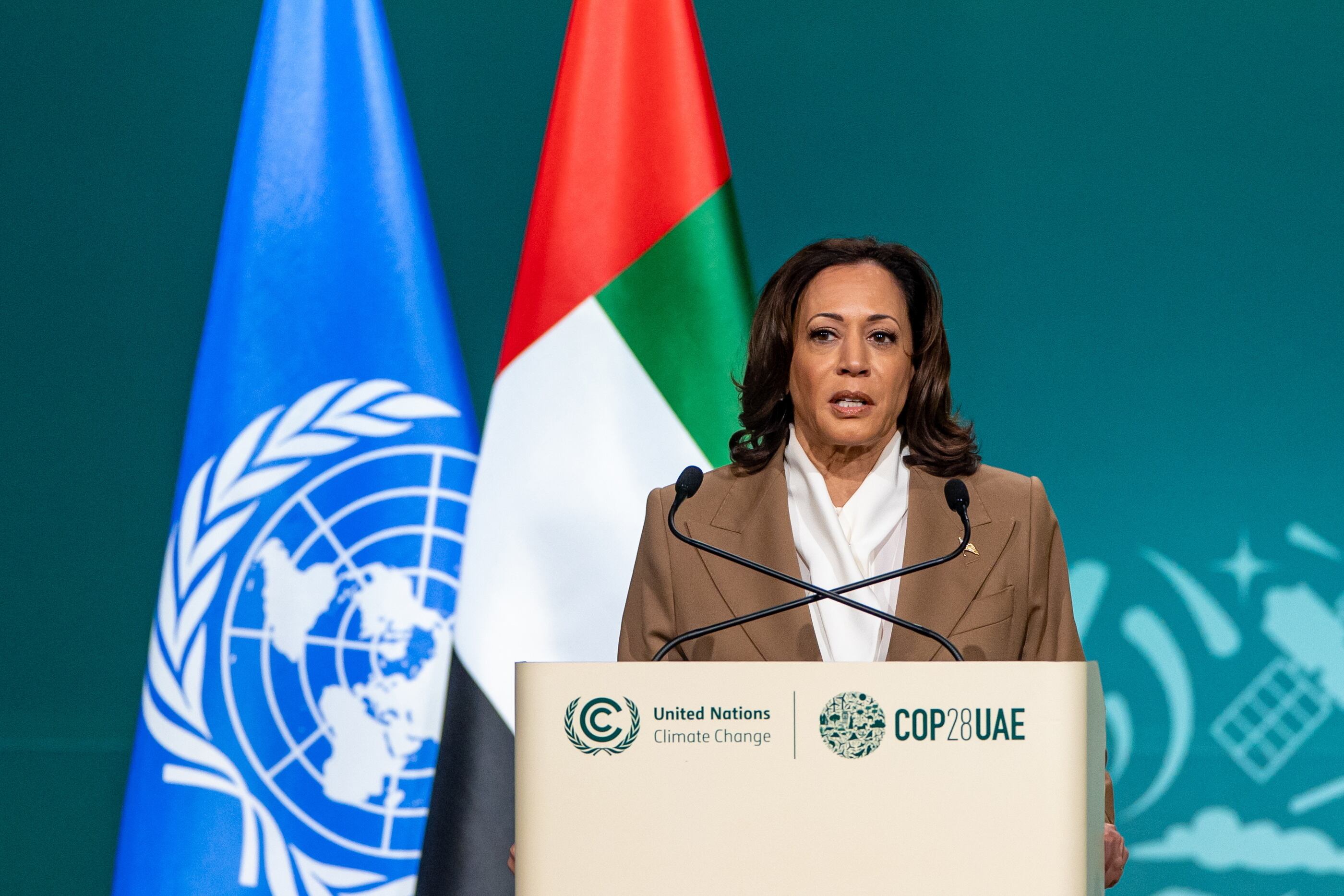 Dubai (United Arab Emirates), 02/12/2023.- Kamala Harris, Vice President of the United States of America, speaks during the UN Climate Change Conference COP28, in Dubai, United Arab Emirates, 02 December 2023. The 2023 United Nations Climate Change Conference (COP28), runs from 30 November to 12 December, and is expected to host one of the largest number of participants in the annual global climate conference as over 70,000 estimated attendees, including the member states of the UN Framework Convention on Climate Change (UNFCCC), business leaders, young people, climate scientists, Indigenous Peoples and other relevant stakeholders will attend. (Emiratos Árabes Unidos, Estados Unidos) EFE/EPA/MARTIN DIVISEK