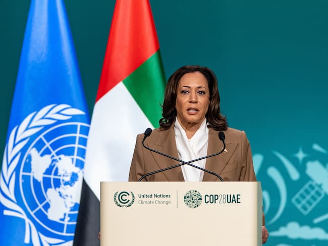 Dubai (United Arab Emirates), 02/12/2023.- Kamala Harris, Vice President of the United States of America, speaks during the UN Climate Change Conference COP28, in Dubai, United Arab Emirates, 02 December 2023. The 2023 United Nations Climate Change Conference (COP28), runs from 30 November to 12 December, and is expected to host one of the largest number of participants in the annual global climate conference as over 70,000 estimated attendees, including the member states of the UN Framework Convention on Climate Change (UNFCCC), business leaders, young people, climate scientists, Indigenous Peoples and other relevant stakeholders will attend. (Emiratos Árabes Unidos, Estados Unidos) EFE/EPA/MARTIN DIVISEK
