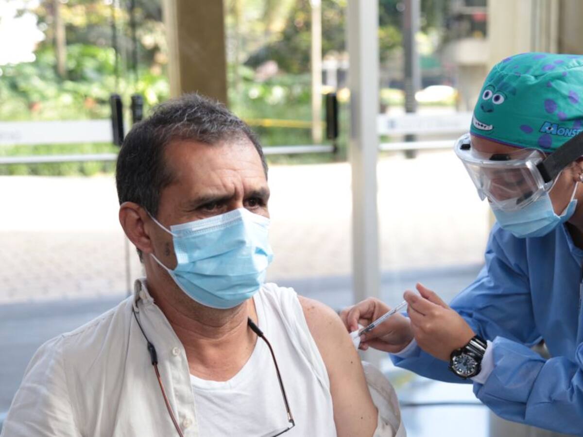 En Medellín no aplicarán dosis de refuerzo hasta que lleguen más vacunas