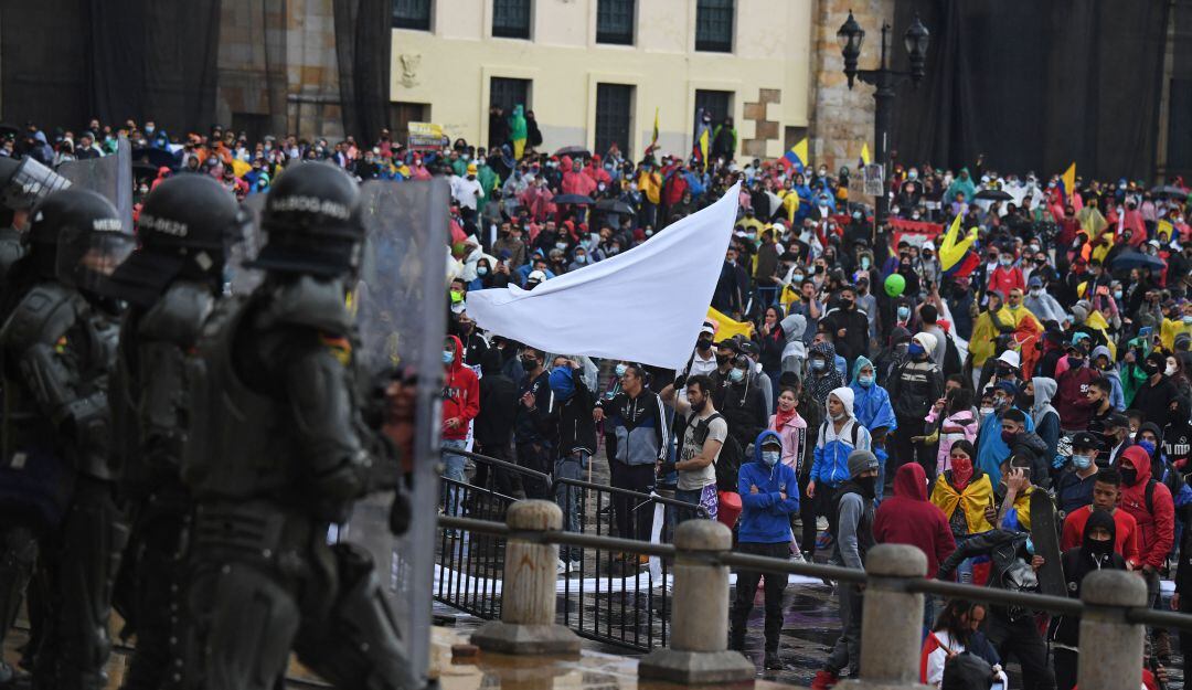 Paro Nacional: enfrentamientos en la Plaza de Bolívar de Bogotá
