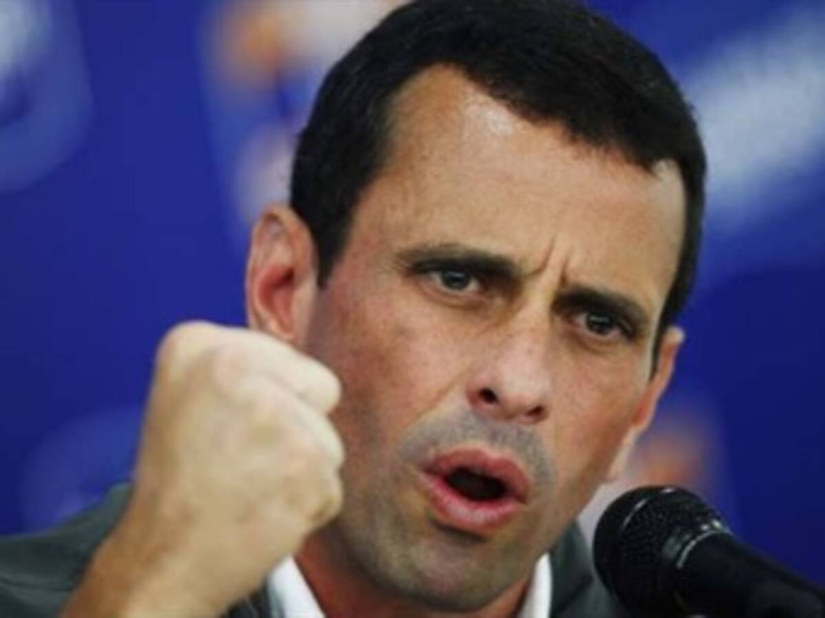 Conmigo no es como con Chávez, las promesas se cumplen o se cumplen: Capriles