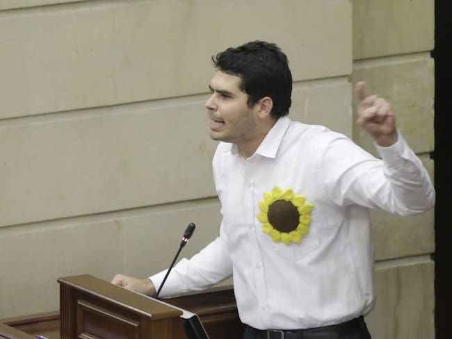Congresista pide se revele quién invitó a ‘Ñeñe’ Hernández al Congreso