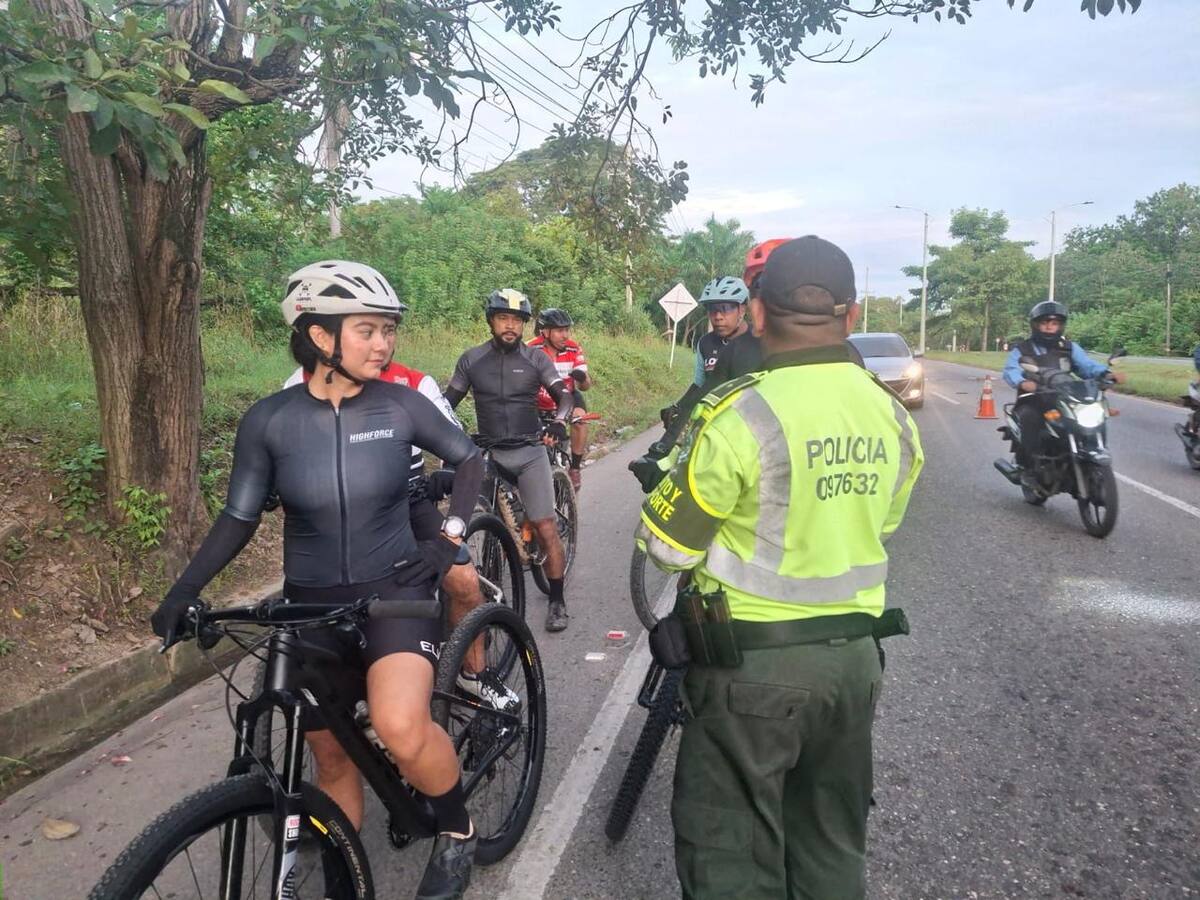 Campaña “Manéjate Bien” de la policía acompañó a ciclistas en Turbaco, Bolívar