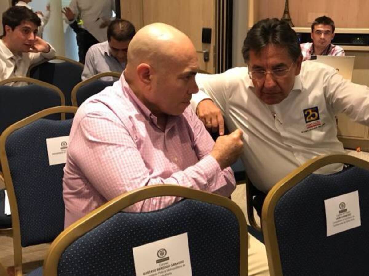 Alcalde Martínez dice conocer que Fiscalía prepara orden de captura en su contra