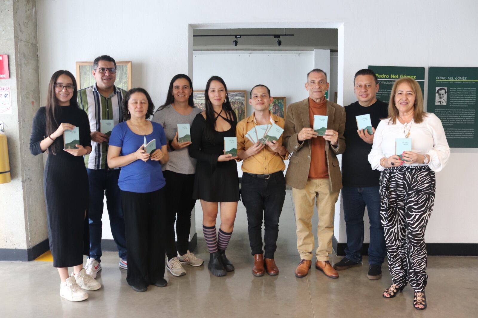 Libro Los hilos del día. Foto: Alcaldía.