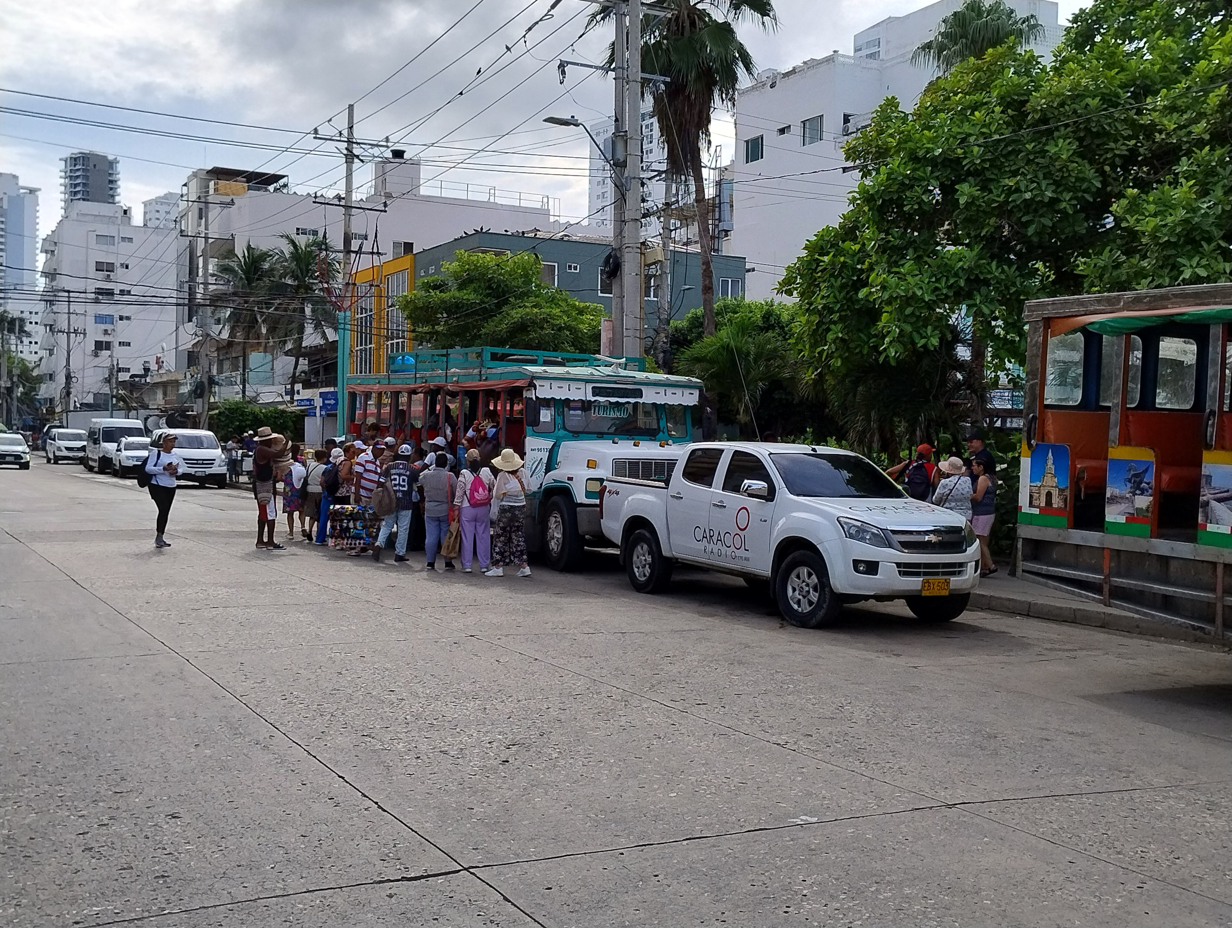Habrían violado prohibición de consumo de alcohol dentro de chiva donde falleció turista