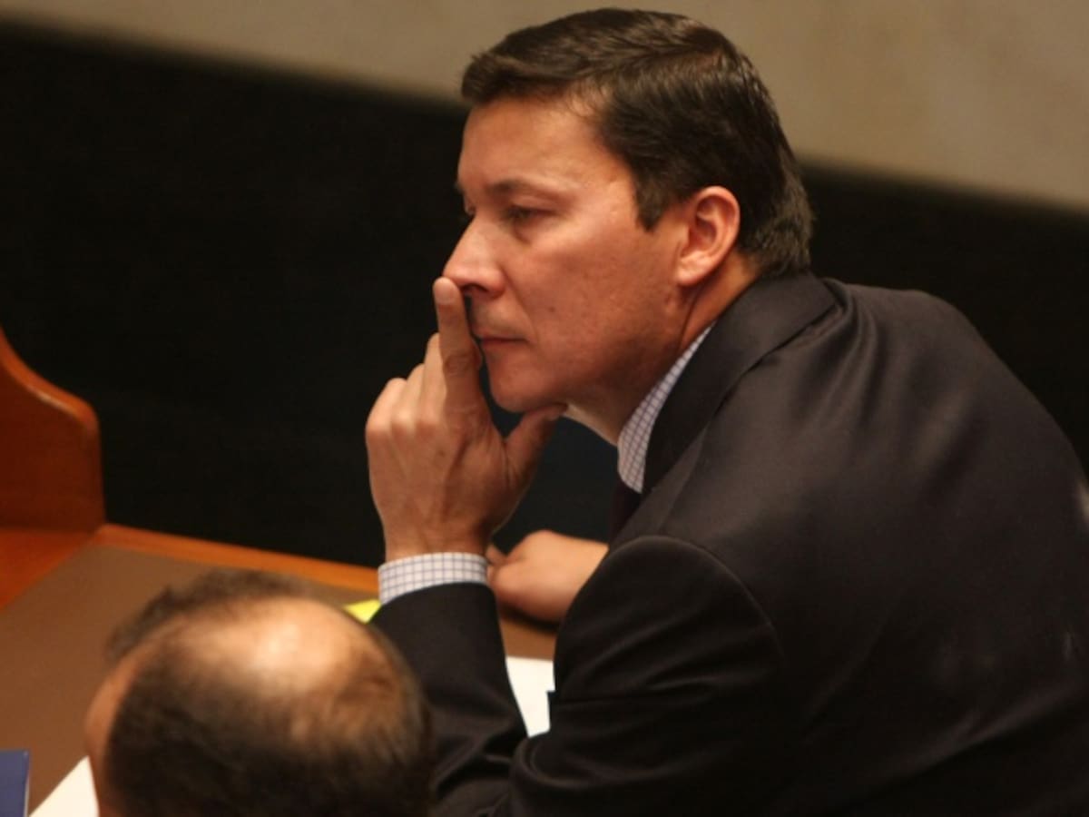 El Congreso es el que puede elevar a categoría de tratado los acuerdos de paz: Penagos