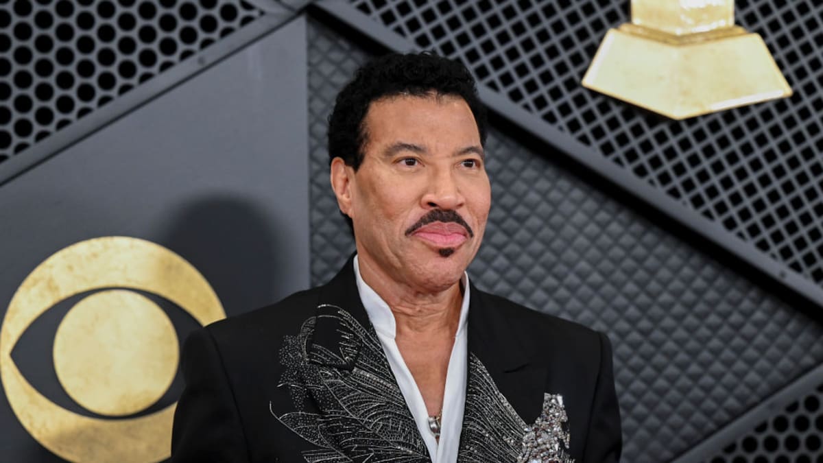 El cantante Lionel Richie fue hospitalizado de nuevo y sometido a un procedimiento cardíaco
