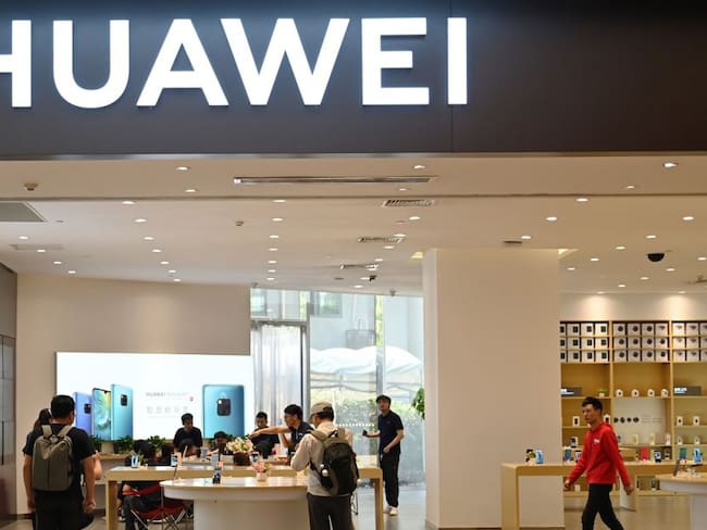 Vodafone y EE retiran sus móviles Huawei de sus redes 5G en Reino Unido