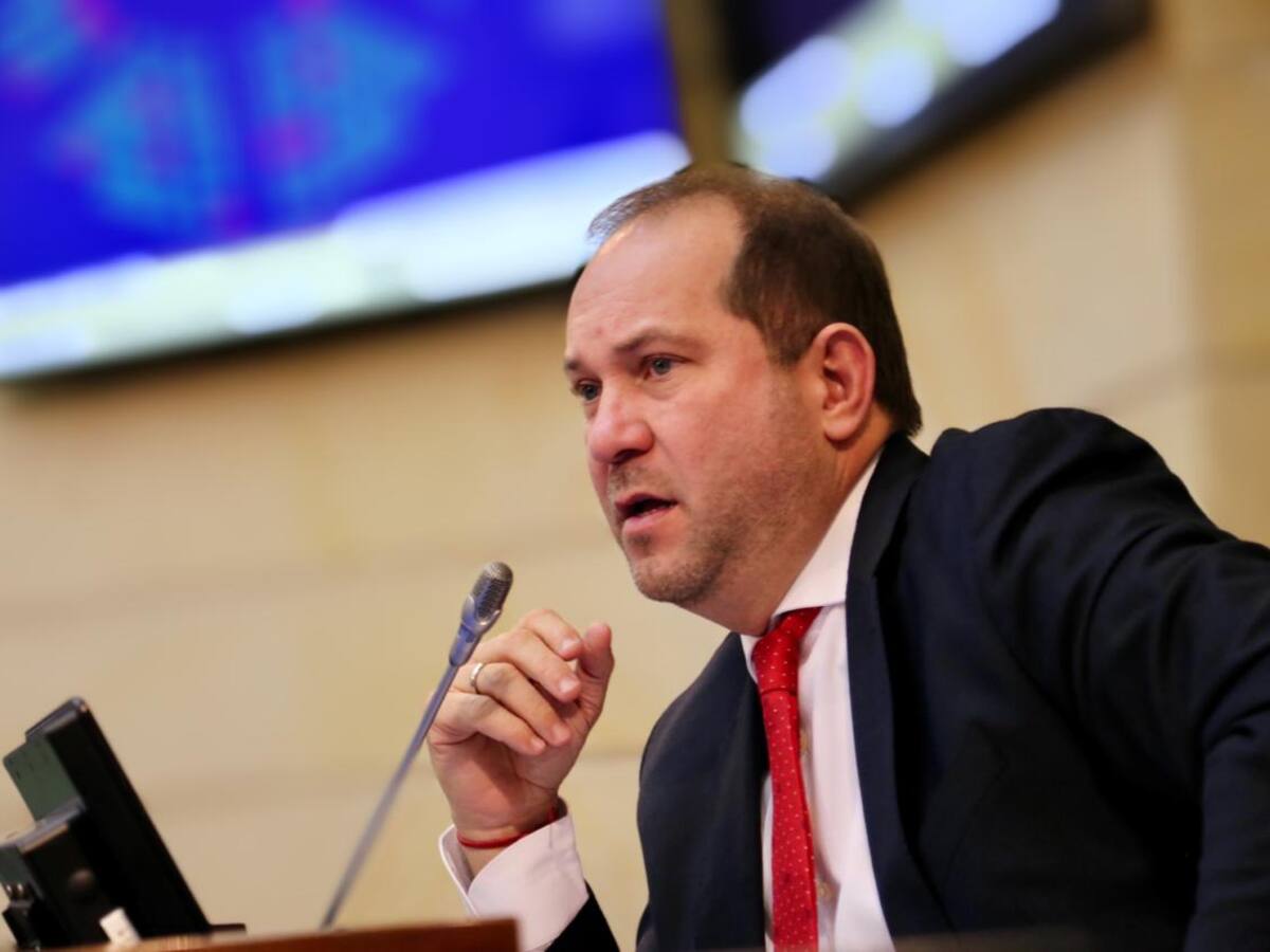 Senador Lidio García denuncia persecución política: se perfila como nuevo presidente del Congreso