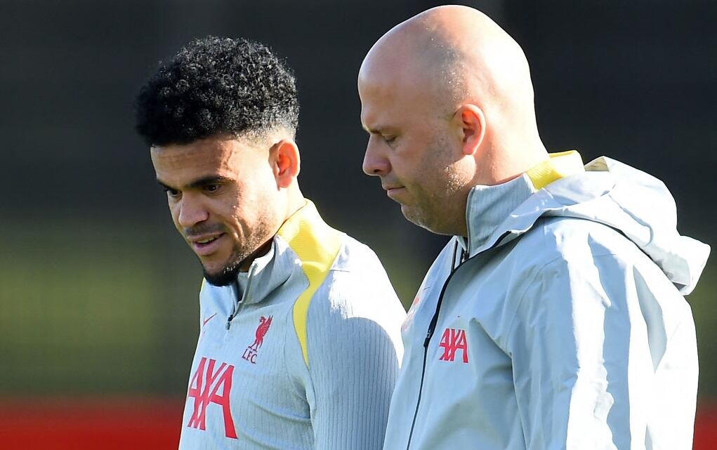 Luis Díaz y Arne Slot / Getty Images