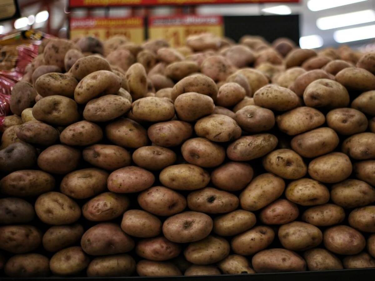Papas, arvejas y habichuelas suben de precios