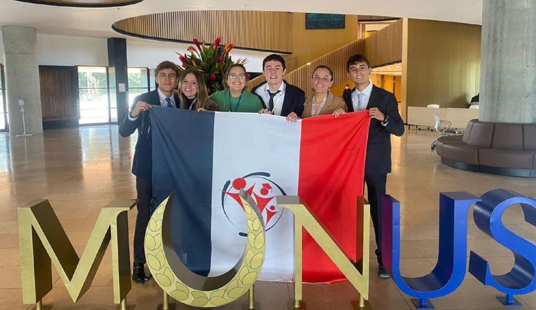 Delegación del colegio San Bonifacio en el Modelo ONU de la U. de la Sabana