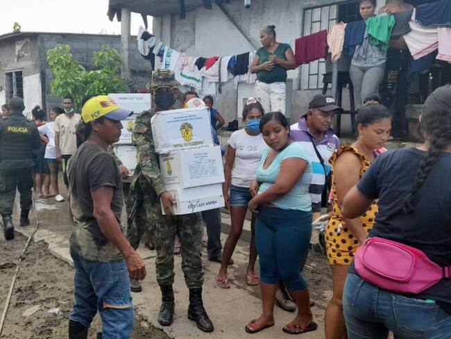 Ejército asiste a damnificados por emergencia invernal en Guaranda, Sucre