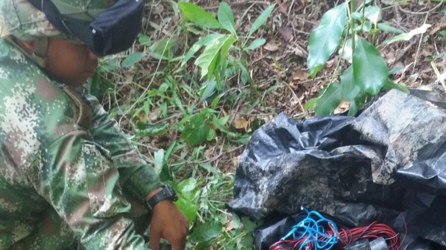Ejército Nacional desactiva explosivos en Chaparral, Tolima. Foto: Foto: Cortesía/ Ejército Nacional.