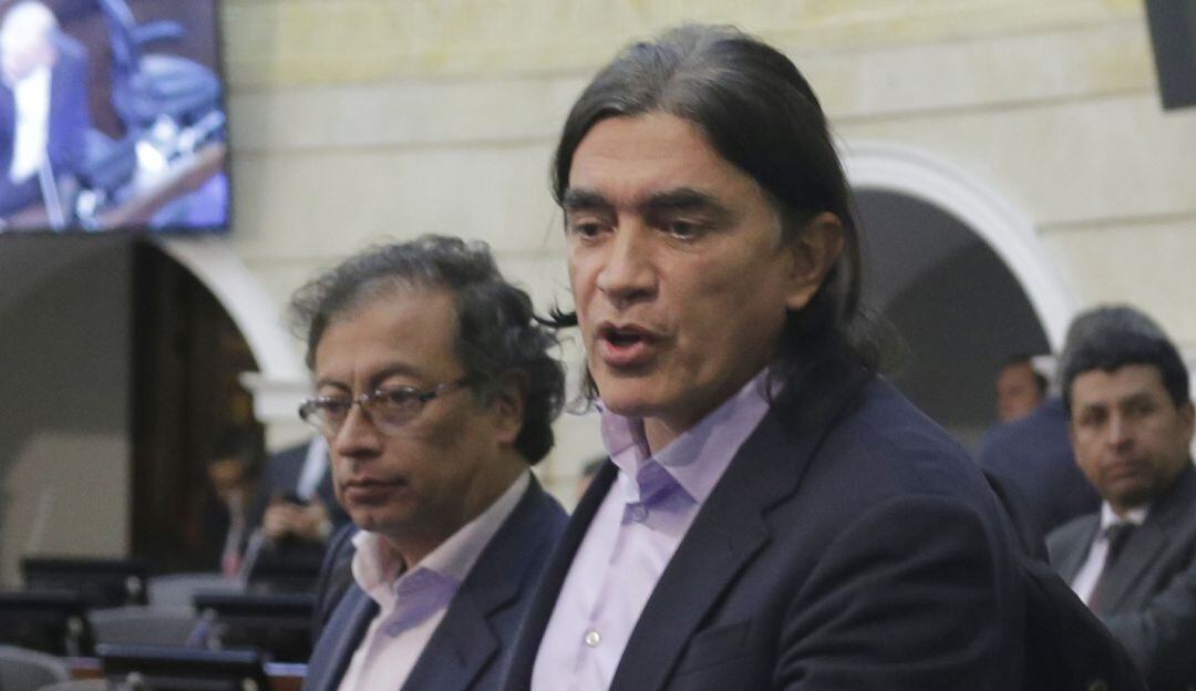 Senadores de la Colombia Humana Gustavo Petro (Izquierda) y Gustavo Bolívar (Derecha).