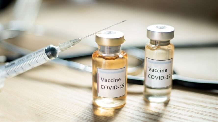 “Se puede perder una dosis por el desperdicio al ponerla en la jeringa”: ministro Fernando Ruiz. Foto: Getty Images / SORRASAK JAR TINYO