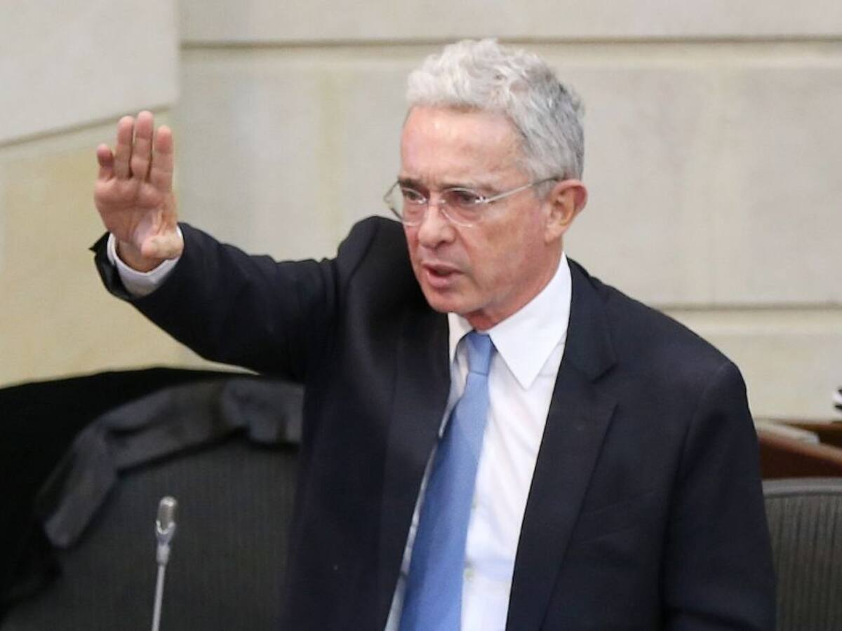 Corte Suprema puso a disposición de Fiscalía el teléfono de Monsalve: Uribe
