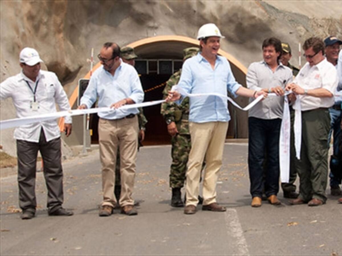 Gobierno firmó ejecución de la vía Guaduas - Villeta