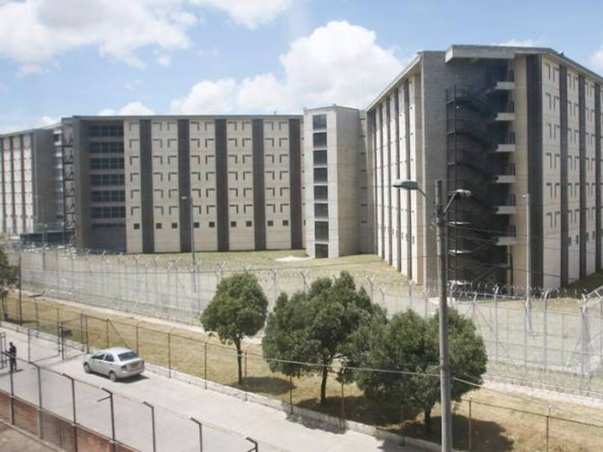 Inpec aclara que no costeó gastos de estudio a exparas graduados de La Picota