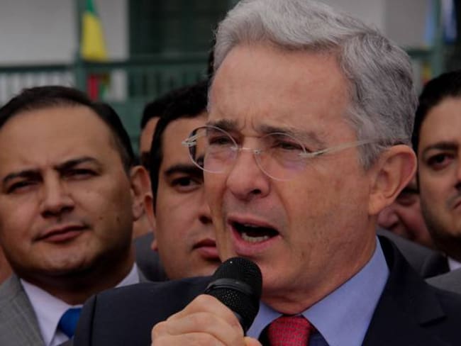 Ojalá el Nobel conduzca &quot;a cambiar acuerdos dañinos&quot;: Uribe