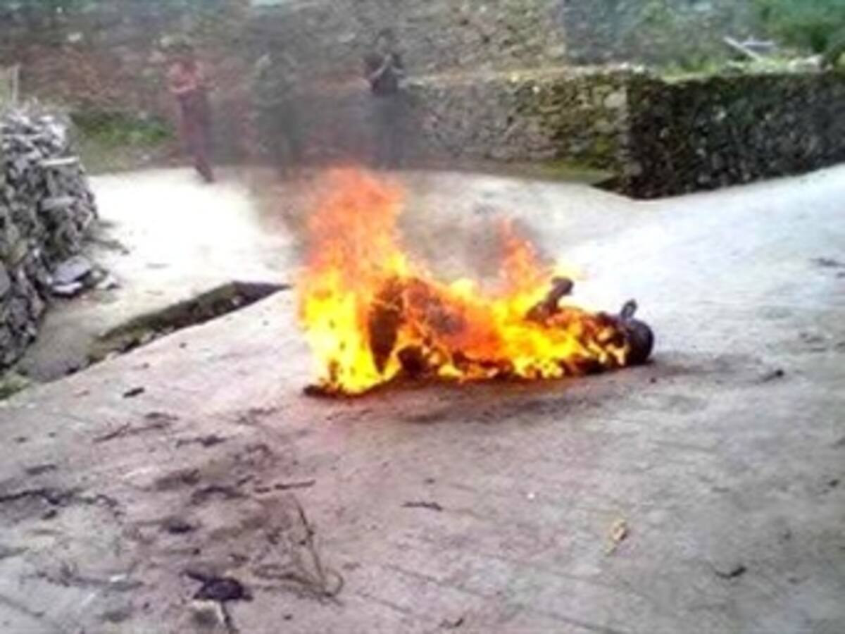 Un hombre se prende fuego delante de un hospital por la crisis en España