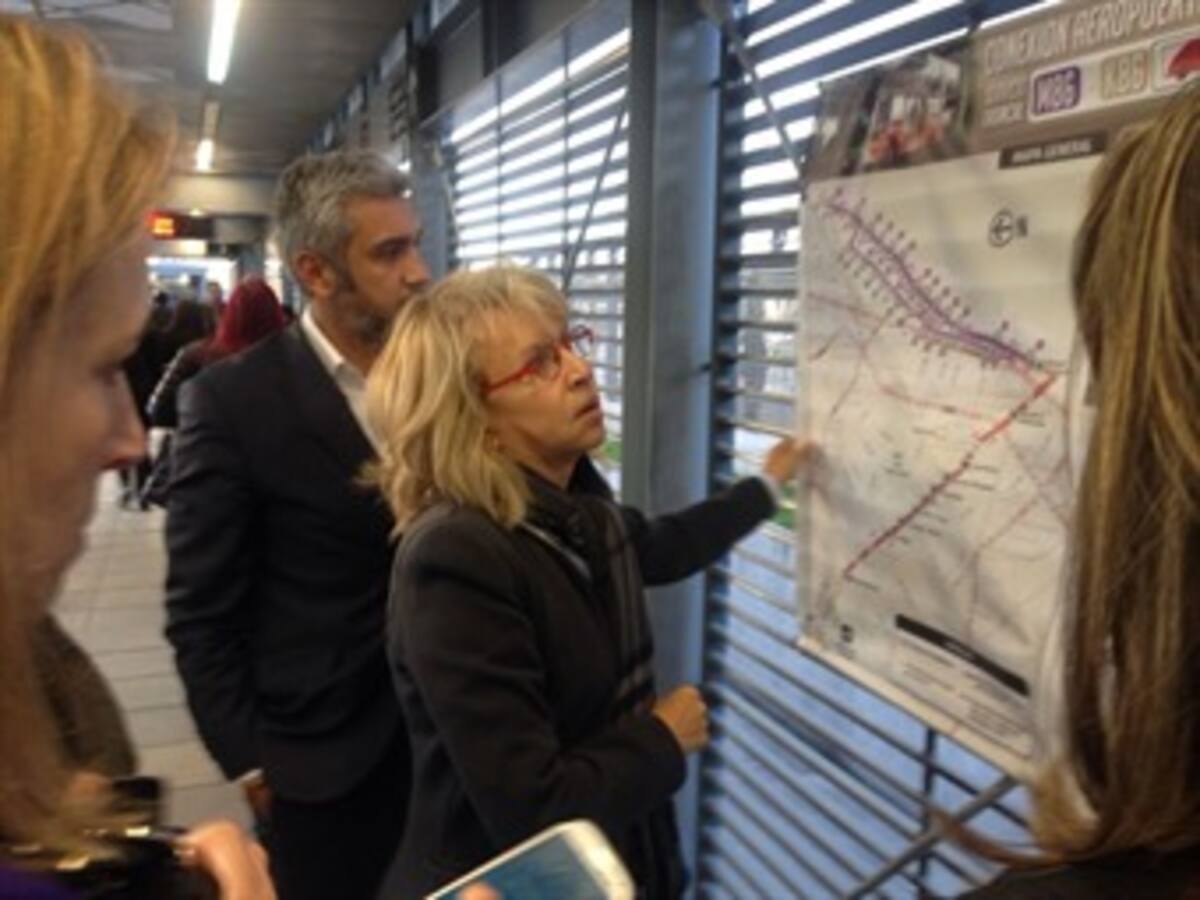 ​Mintransporte se "montó" en Transmilenio en "hora pico"