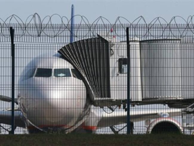 Snowden se reúne con rusos y baraja 15 países para asilo, según diario