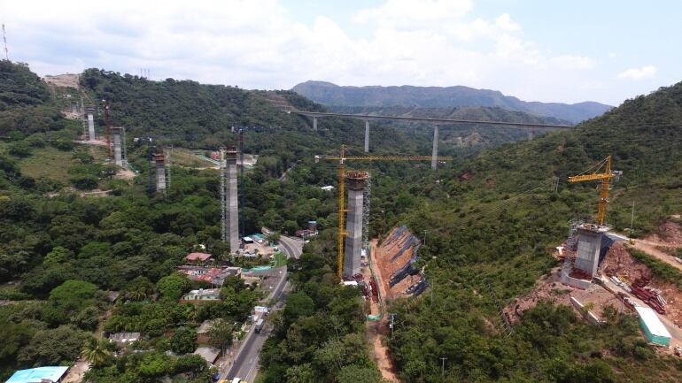 Obras entre Ibagué y Cajamarca