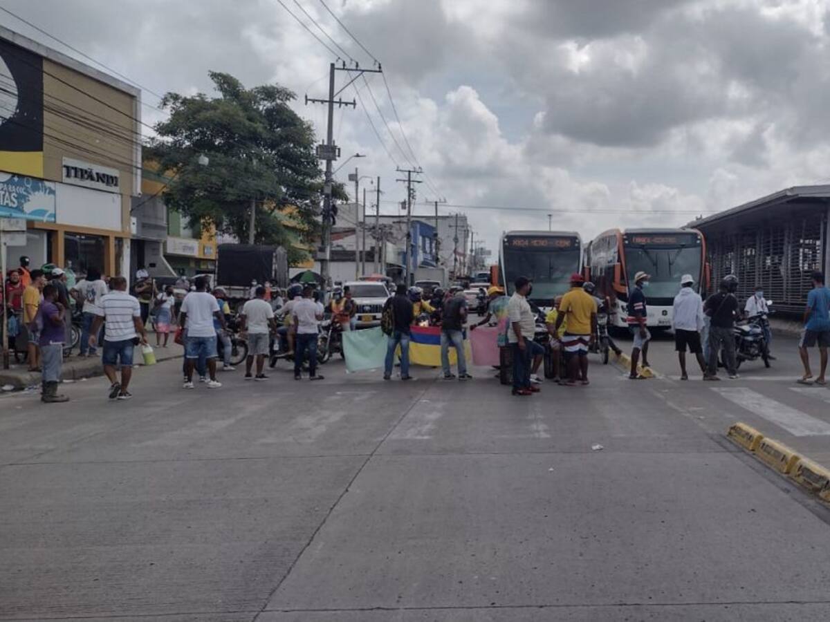 Vendedores de Bazurto bloquearon la Avenida Pedro de Heredia