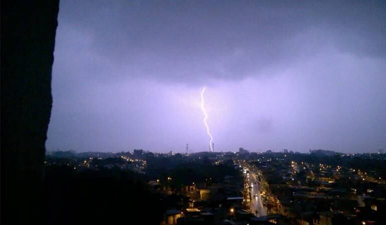 Reportan daños en redes por tormentas eléctricas