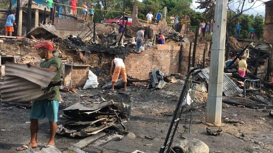 Damnificados del incendio no aceptaron primeras ayudas de la Alcaldía. Foto: La W.