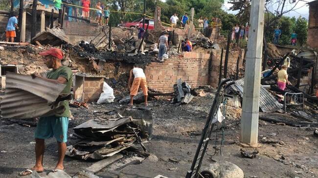 Damnificados del incendio no aceptaron primeras ayudas de la Alcaldía. Foto: La W.