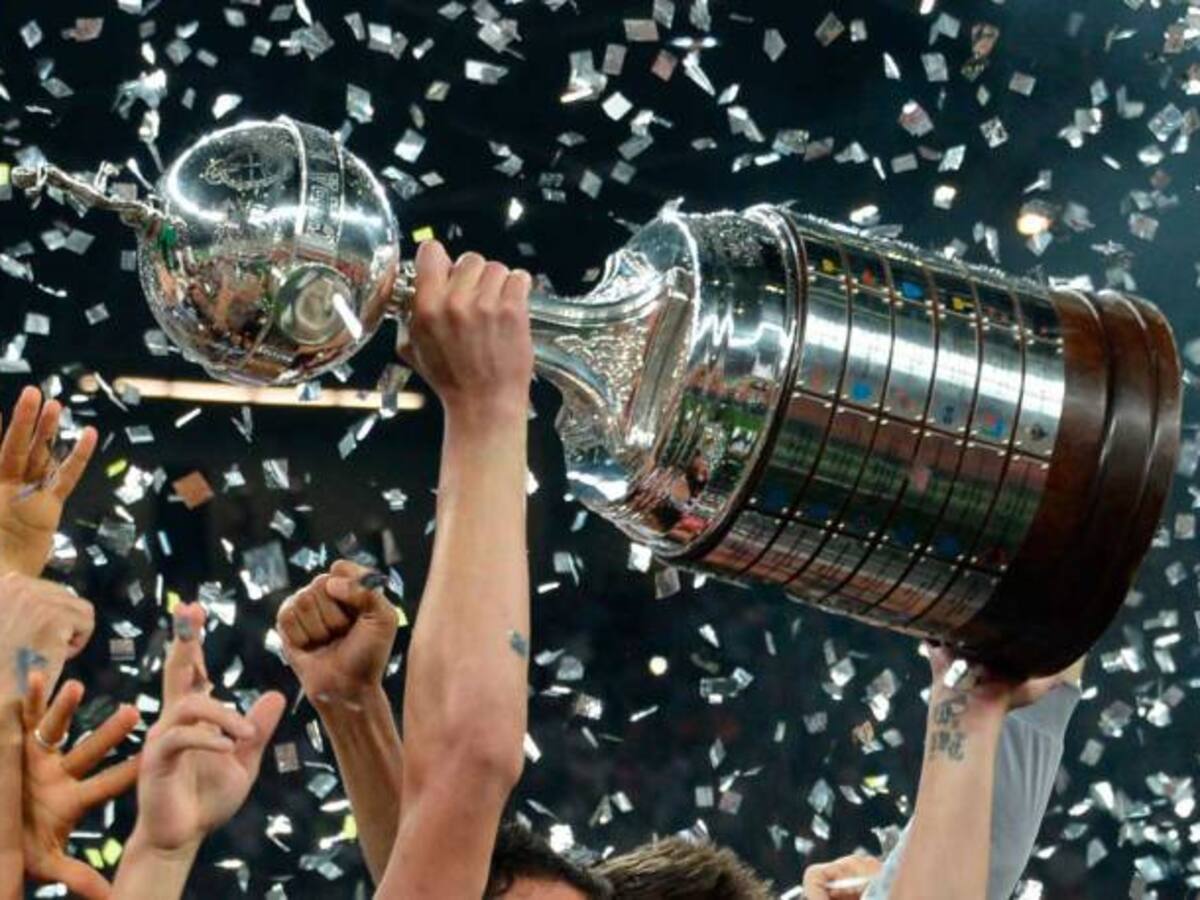 Trofeo de la Copa Libertadores estará exhibido hasta el martes en la tarde