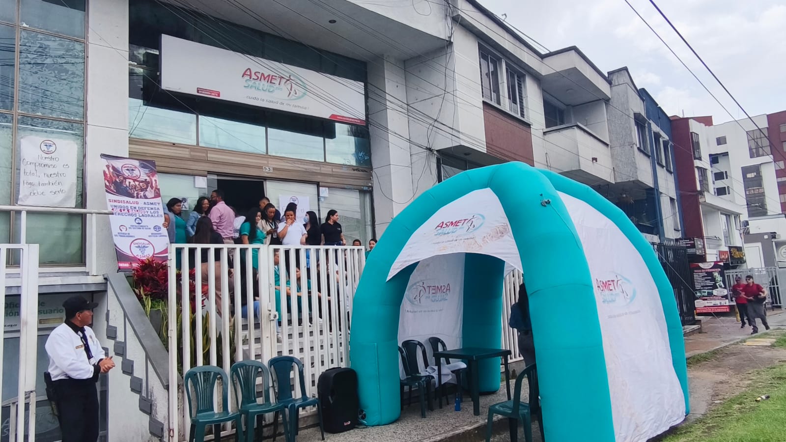 Durante tres días, hubo paro de trabajadores de Asmet Salud en Armenia. Foto: Caracol Radio Armenia