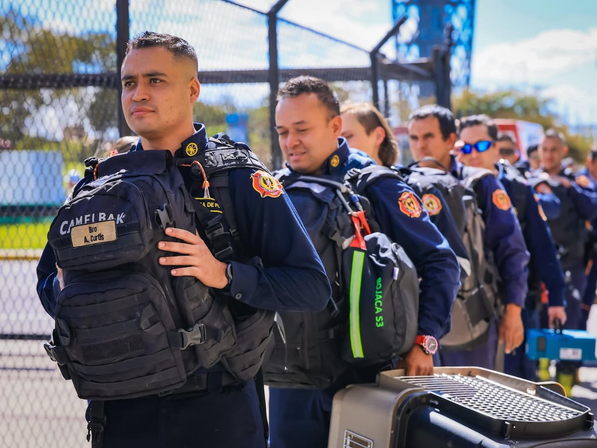 Bomberos Bogotá continúa labores de apoyo en Cali tras terremoto: alistan otro grupo para Pereira