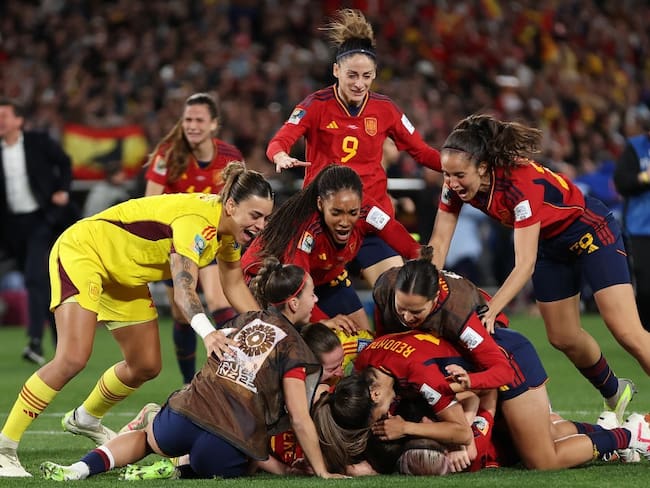 Futbolistas de España celebran el título mundial logrado en la Copa del Mundo d Australia y Nueva Zelanda (Photo by Cameron Spencer/Getty Images)