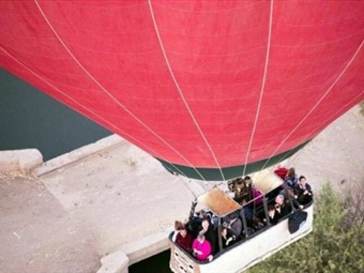 Captan en video caída de globo con turistas en Egipto