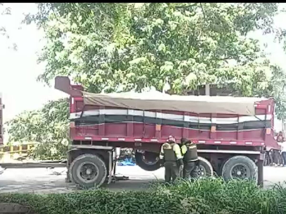 Motociclista murió tras ser arrastrado por un tractocamión en la variante