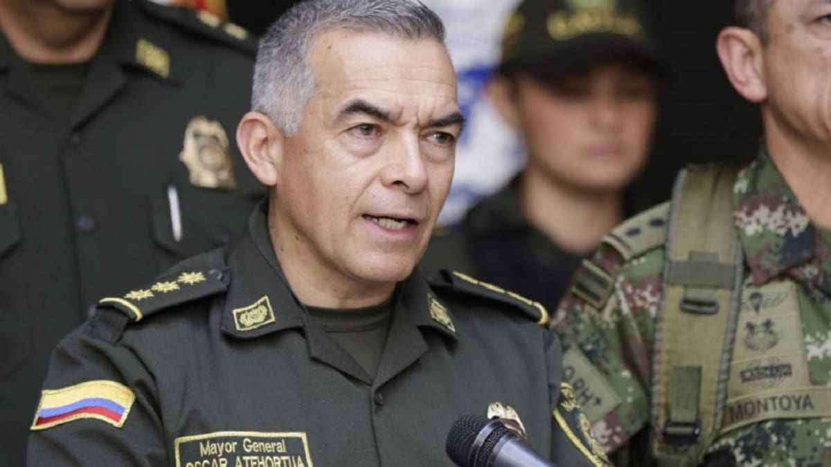 Absuelven de responsabilidad disciplinaria al general (r) Óscar Atehortúa