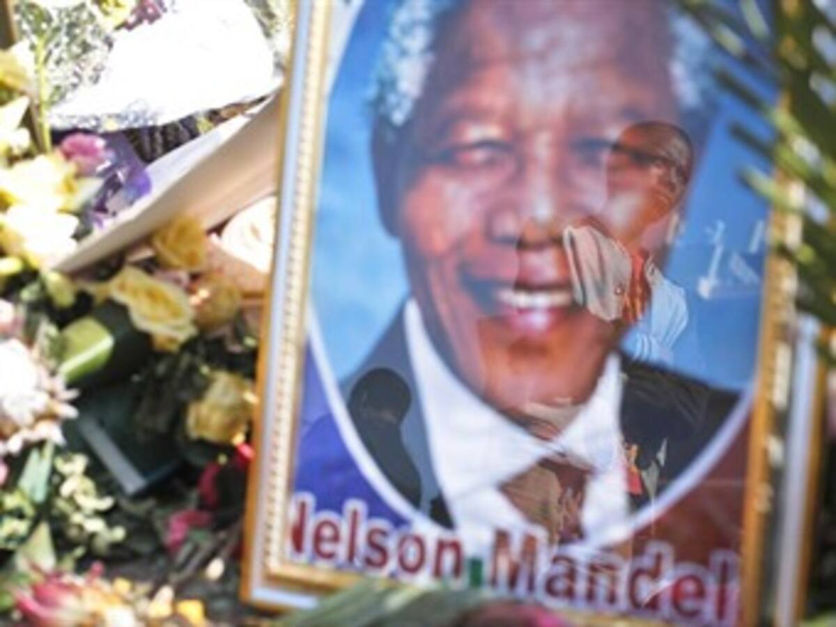 Mandela sigue en estado crítico y cumple un mes hospitalizado