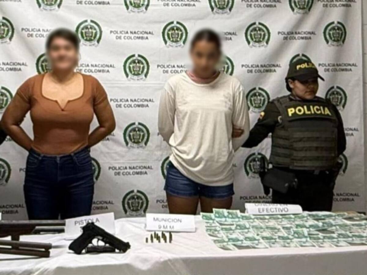 Dos mujeres capturadas en Tarazá están acusadas de extorsionar y desplazar a la comunidad
