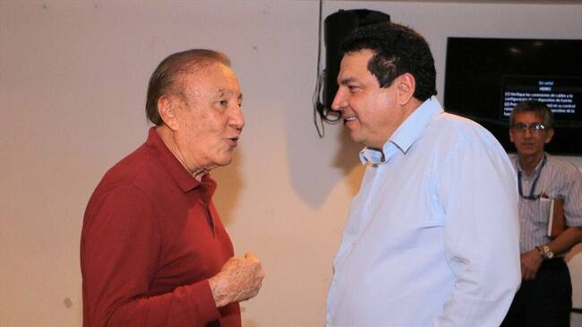 Este proyecto fue polémico cuando quedó elegido el alcalde, pues varios críticos aseguraron en su momento que Rodolfo Hernández (izquierda) prometió viviendas sin tener dónde ubicarlas. Foto: Miguel Ángel Pinto (Twitter)