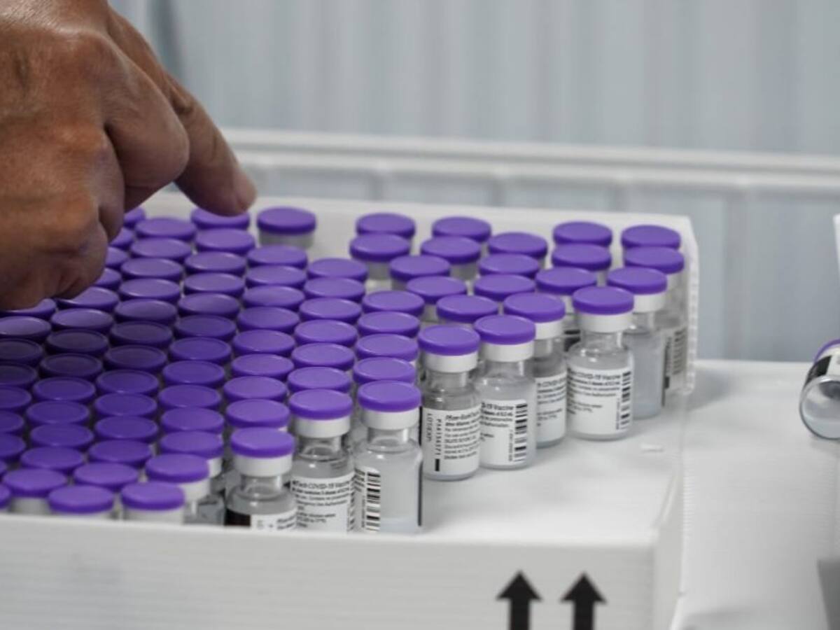 Empresas confirman conversaciones con laboratorios para adquirir vacunas