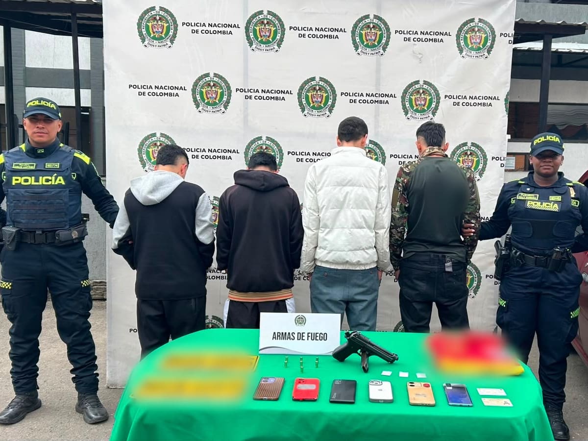 Cuatro hombres fueron capturados en Bogotá tras hacerse pasar por empleados de supermercados